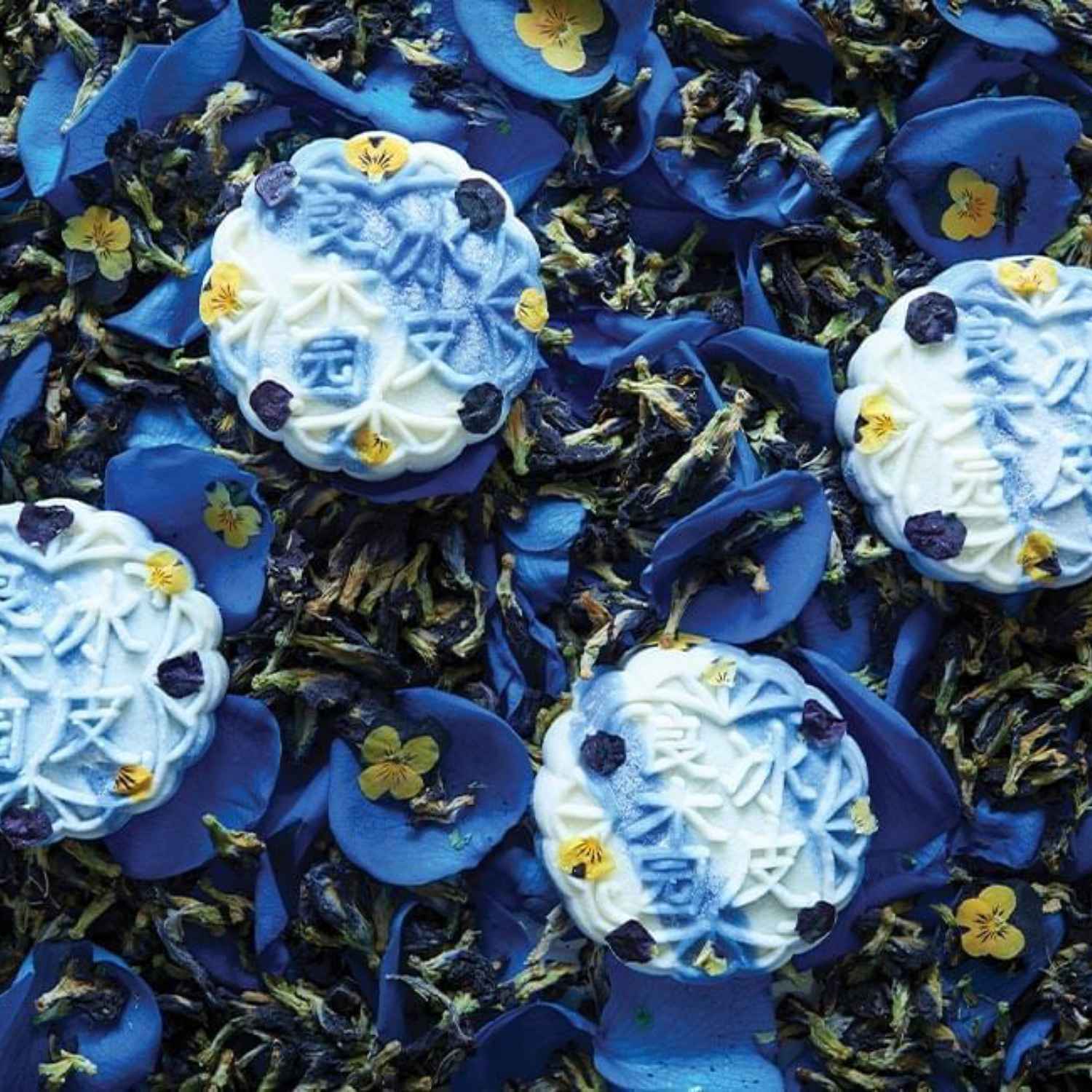 Mooncakes Blue Raspberry That Mid-Autumn Mooncakes Listicle You Didn't Ask For - Esquire Singapore